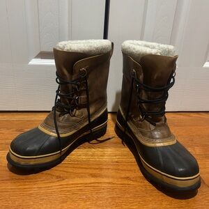 Sorel size 11 Caribou “duck boots” with insulating lining